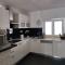 "Apartments Petra - 2 Bedroom with Swimming Pool" - 西利皮