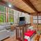 ZigZag Basecamp · Cozy Cabin Perfect for Nature Escapes w/ Hot Tub - Rhododendron