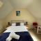 The Iris house is close to city centre and is ideal for tourists, visiting family members or work related activities including contractors