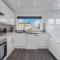 Brand New 4 Bedroom House - Sleeps 4 Fully Equipped, Free Parking, WiFi, Perfect for CONTRACTORS by Diamond Short Lets - Росайт