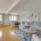 Walk to Beaches Sunny East Haven Home with Grill - 西黑文