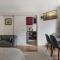 King Studio Apartment with Garden and Parking - 伊灵