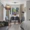 King Studio Apartment with Garden and Parking - 伊灵