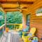 Spacious Wilmington Cabin Walk to Lake - 威尔明顿
