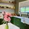Peninsula Green Cottage for 16guests