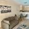 Charming Broadbeach unit - Soothing pool views