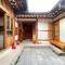 Hanok JAE l 4BR 2Bath l 9min from Anguk STN - Seúl