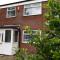 3 bed home sleeps 8 people located 1 min from train stop - Otley Terrace - Oldham