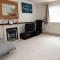 3 bed home sleeps 8 people located 1 min from train stop - Otley Terrace - Oldham