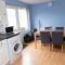 3 bed home sleeps 8 people located 1 min from train stop - Otley Terrace - Oldham