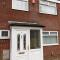 3 bed home sleeps 8 people located 1 min from train stop - Otley Terrace - Oldham
