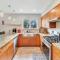 Newer, Spacious & Cozy - Pet and Family Friendly! - 莱克伍德
