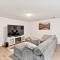 Newer, Spacious & Cozy - Pet and Family Friendly! - 莱克伍德
