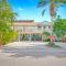 Newly Remodeled Apt! Key-West Victorian with beach access, to Siesta Key Beach! - Siesta Key
