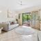Cozy Waterfront - Free Parking Pool - Cairns North