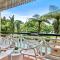 Cozy Waterfront - Free Parking Pool - Cairns North