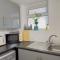 Luxury Ensuite Apartment with Balcony Free Parking - 利明顿温泉