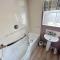 Starfish Shack - Part of the The Bay Filey Holiday Village with pool, gym and direct beach access, pub, restaurant, tennis and meadows walks