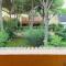 Cozy seaside home in a family residence with amenities
