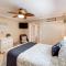 Pet-Friendly Riverside Retreat with Private Hot Tub! - رِيفرسايد