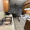 Affordable & Cozy Near the Base - لوتون