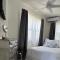Kick back and relax in this calm, stylish space - Сент-Джеймс
