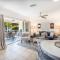 The Village Breeze 6BR with heated Pool, near Beach, 250ft to Siesta Key Village! - 西耶斯塔岛