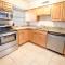 The Village Breeze 6BR with heated Pool, near Beach, 250ft to Siesta Key Village! - 西耶斯塔岛