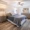 The Village Breeze 6BR with heated Pool, near Beach, 250ft to Siesta Key Village! - 西耶斯塔岛