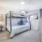 The Village Breeze 6BR with heated Pool, near Beach, 250ft to Siesta Key Village! - 西耶斯塔岛