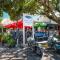 The Village Breeze 6BR with heated Pool, near Beach, 250ft to Siesta Key Village! - 西耶斯塔岛