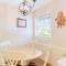 Newly Remodeled Apt! Key-West Victorian with beach access, to Siesta Key Beach! - Siesta Key