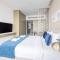 Stunning Canal Viewbusiness Bay High Floorstudio