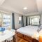 WaterFront Stunning Antique 4Rms 7Beds HolidayHome