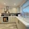 Modern 3 Bedroom Home - Free Driveway Parking - 6 Guests - Upstairs Bathroom and Downstairs WC - Armthorpe
