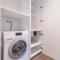 Queens Place Classy Lvl 69 Apt w Skyline Views