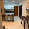Studio pé na areia com 2 quartos, sala e cozinha