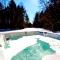 Private Tavern, Hot Tub, 8-Fireplaces, Spa Baths, Fire Pit, Baths Ensuite - Shop or Ski! - Landgrove Town Center