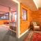 Private Tavern, Hot Tub, 8-Fireplaces, Spa Baths, Fire Pit, Baths Ensuite - Shop or Ski! - Landgrove Town Center