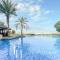 LUX The Shoreline Palm Island Penthouse - Dubaj