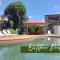 Cairns Chic Suite - Motel Room A