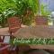 Cairns Chic Suite - Motel Room A