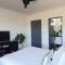 Cairns Chic Suite - Motel Room A