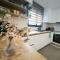 Floral Home 2 - 1st floor apt with private parking! - 雅典