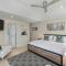 FEATURED ON HGTVS MY LOTTERY DREAM HOME! Private dock, 15 minute boat ride to Crab Island, 20 minute drive to Destin, Pet Friendly