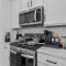 Luxurious Hidden Gem - Downtown Access - Balcony - Austin