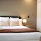 CBD Contemporary Comfort Townhouse 2 Bed 2Bath