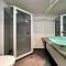 Cityside Beautiful Lodge - close to City & Airpor