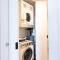 Spectacular views, king bd plus single bed & parking
