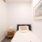 Spectacular views, king bd plus single bed & parking
